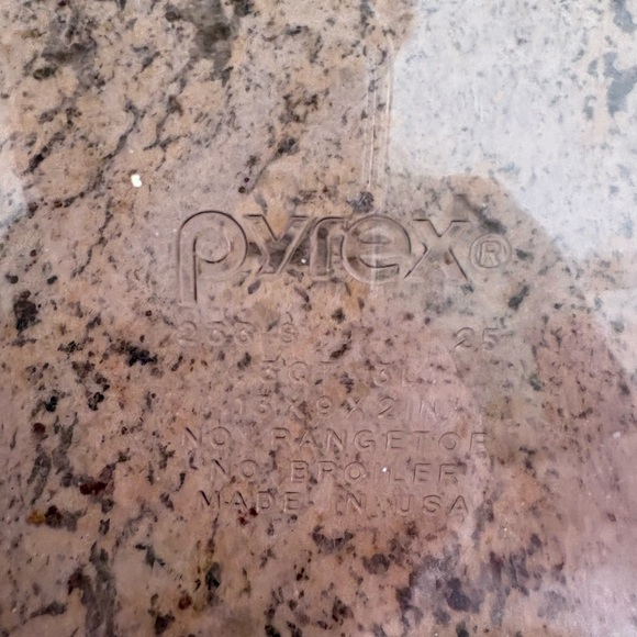 Pyrex Pink Glass Baking Dish - Picture 5 of 5